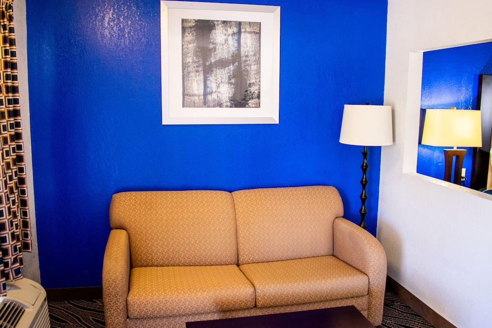 Blue Jay Inn and Suites - photo 12