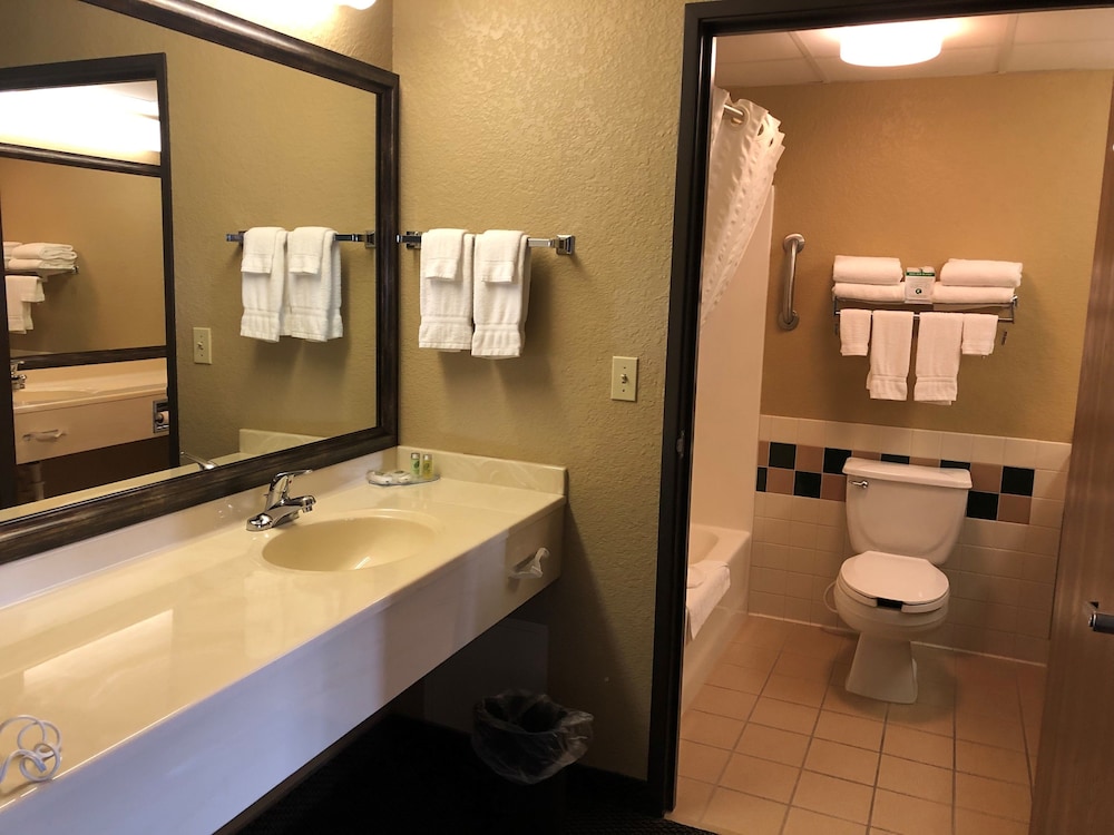 Boarders Inn & Suites by Cobblestone Hotels Fayette - photo 32