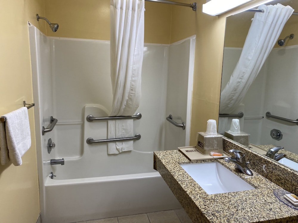 Rodeway Inn Baxley - photo 30