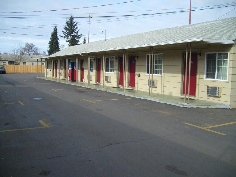 Cascade City Center Motel - photo 2