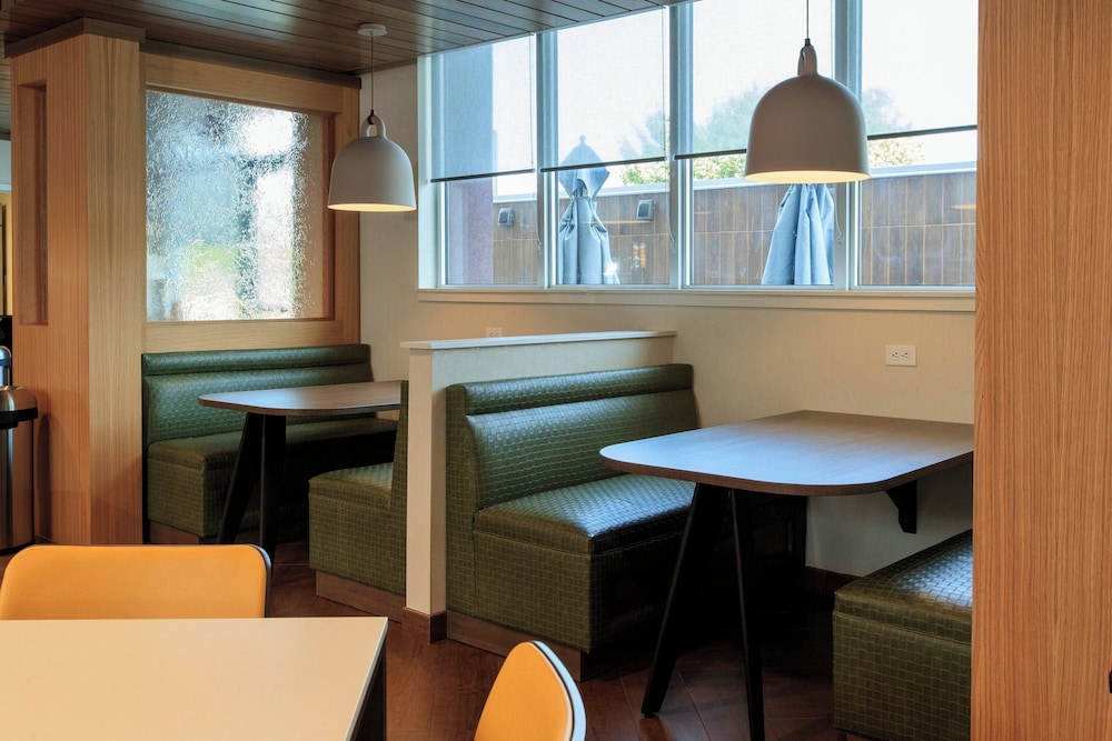 Fairfield Inn & Suites by Marriott Philadelphia Valley Forge Great Valley - photo 45