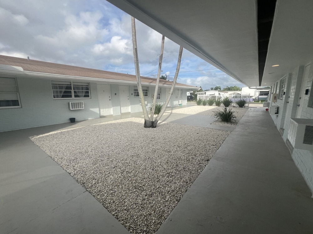Sunset Inn Hallandale Beach - photo 77