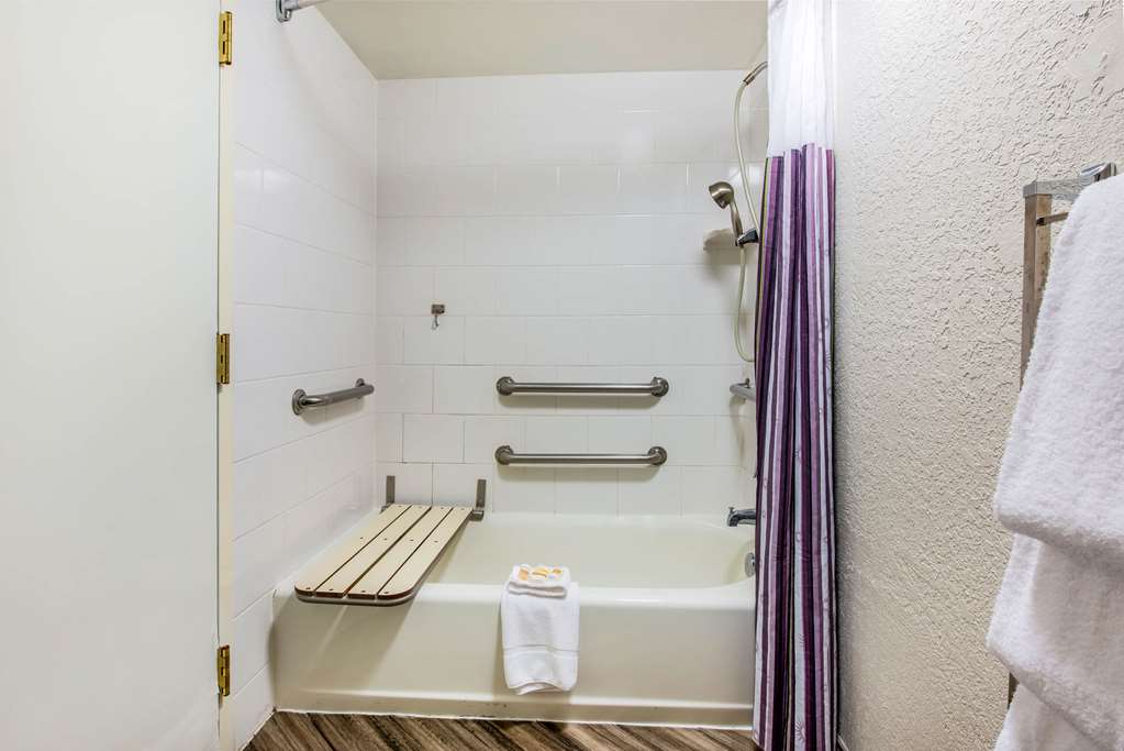 La Quinta Inn & Suites by Wyndham Fort Lauderdale Tamarac - photo 18