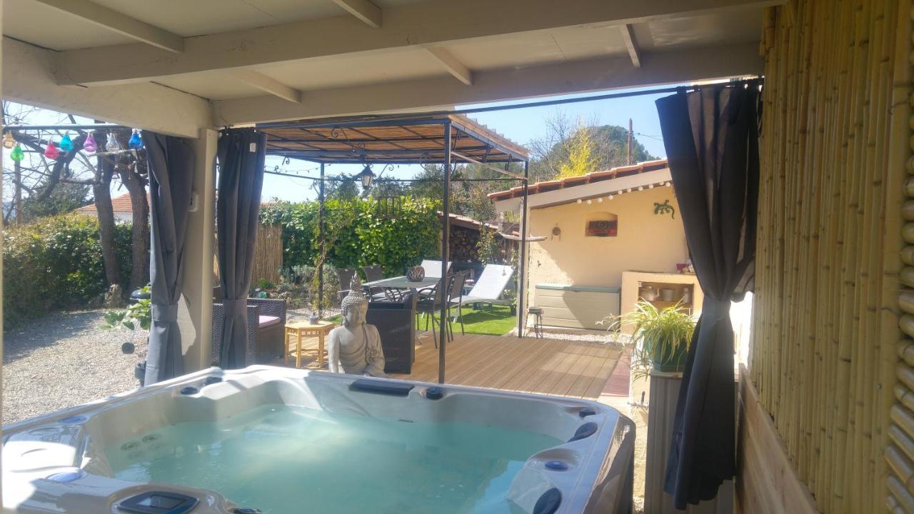 Gite Lapaz Jacuzzi Prive Piscine — 4-Star Luxury Hotel in Draguignan, France