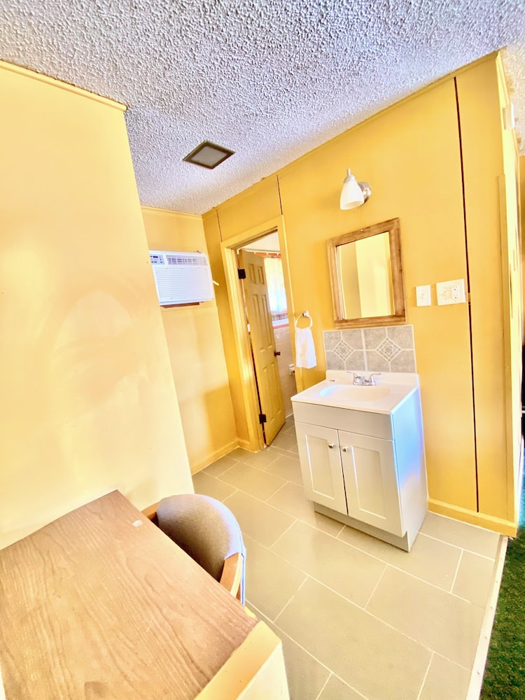 Tropic Motel - photo 4