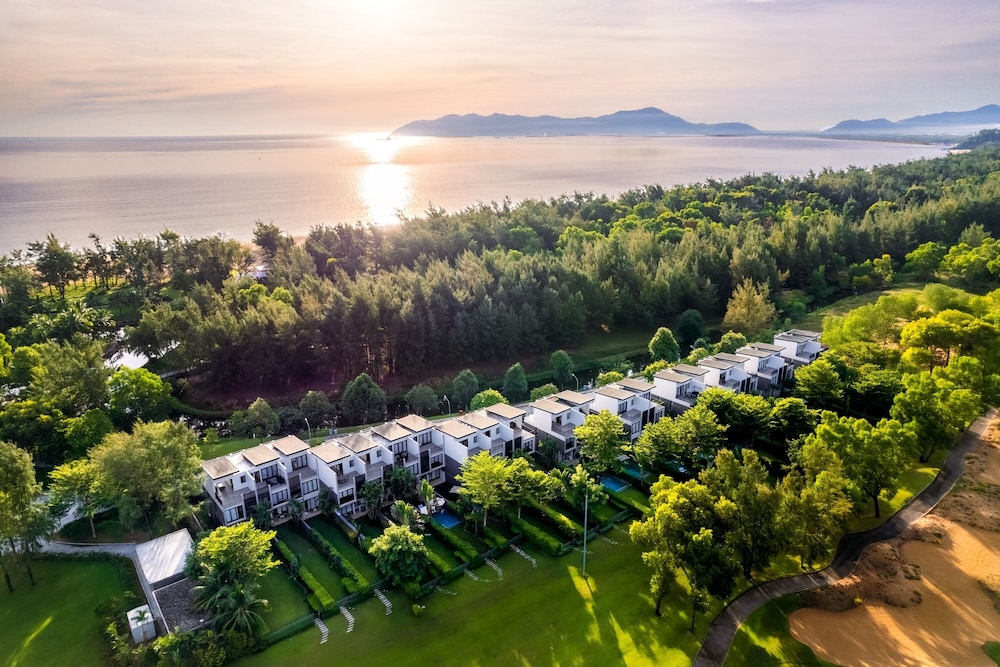 Laguna Park Homes Lang Co — 4-Star Luxury Hotel in Phu Loc, Vietnam