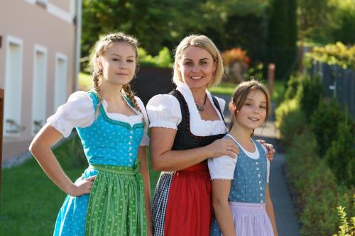 Villa zur Schmied'n — 4-Star Luxury Hotel in Ehrenhausen, Austria