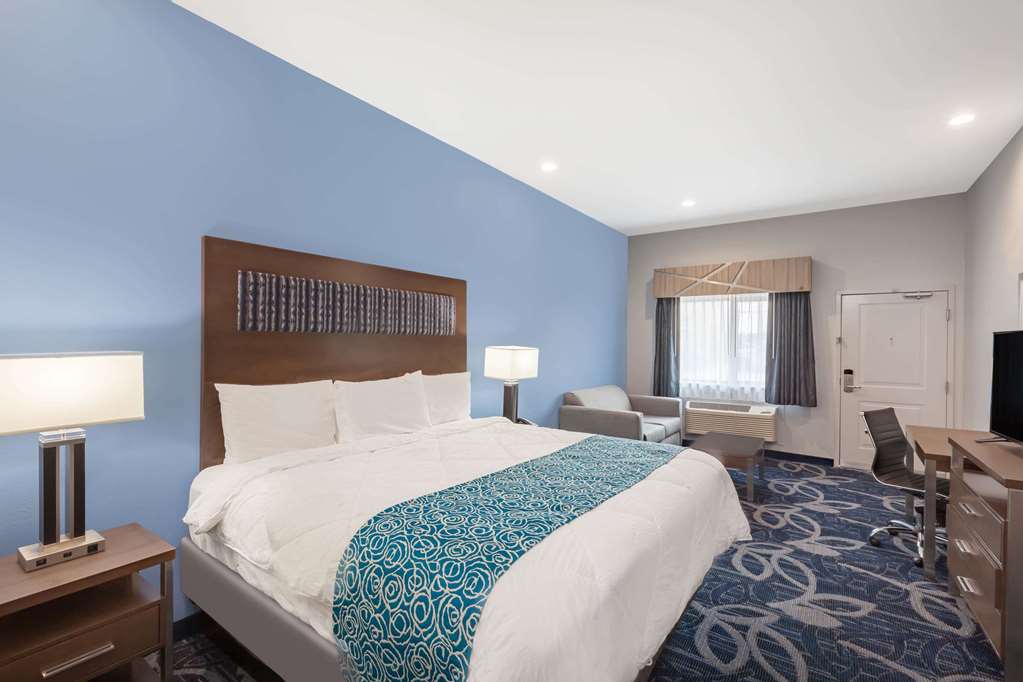 Baymont by Wyndham Houston Hobby Airport - photo 14