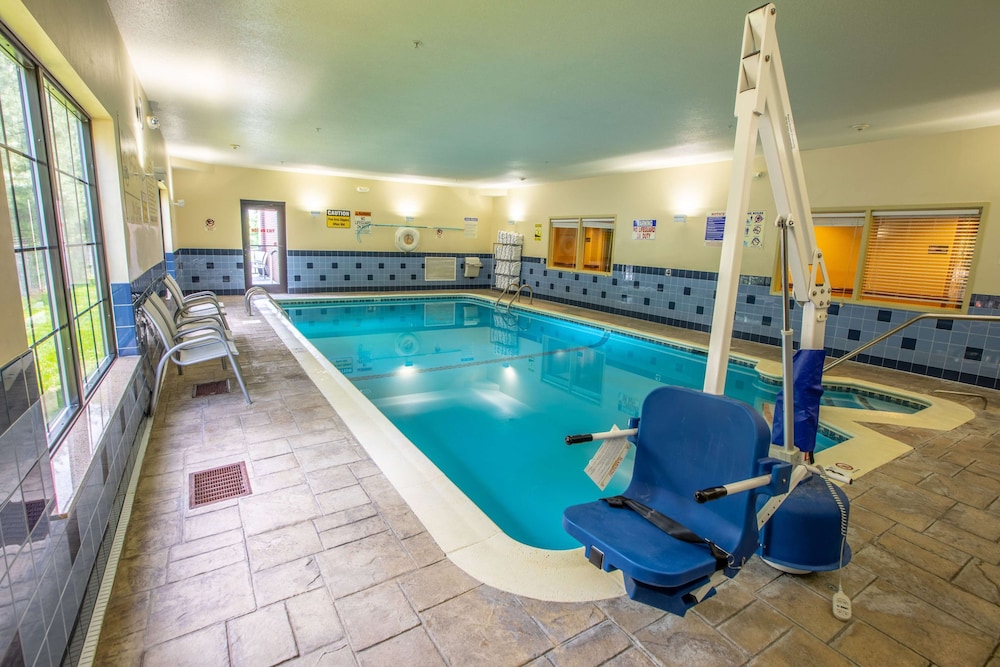 Hampton Inn Hadley Amherst Area - photo 25
