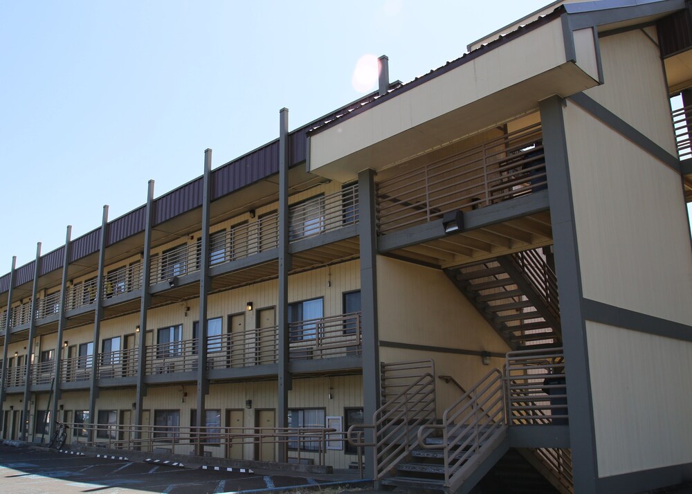 Idaho Inn - photo 23