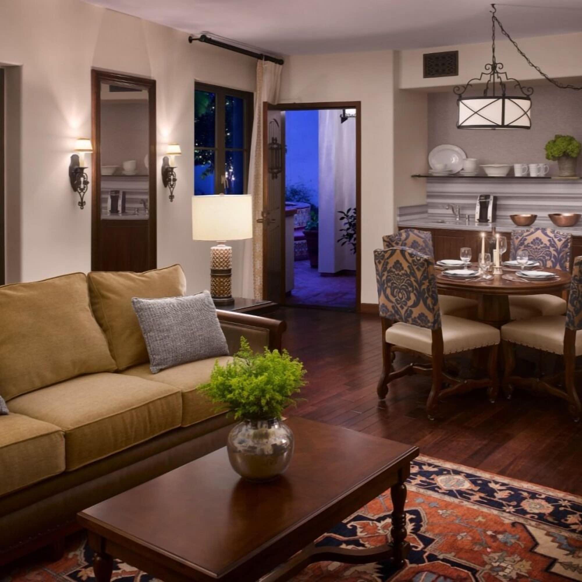 Plaza La Reina - photo 18
