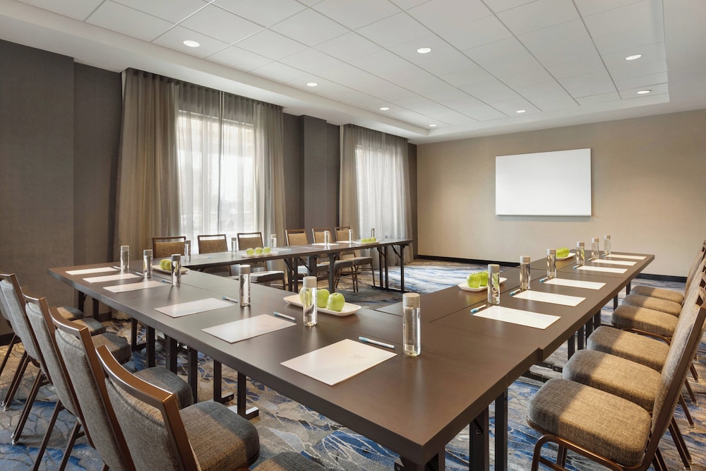 Fairfield Inn & Suites by Marriott Boulder Longmont - photo 23