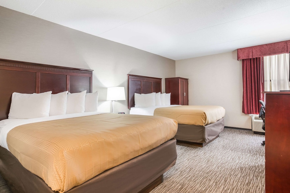 Clarion Inn & Suites Grand Rapids Airport - photo 26