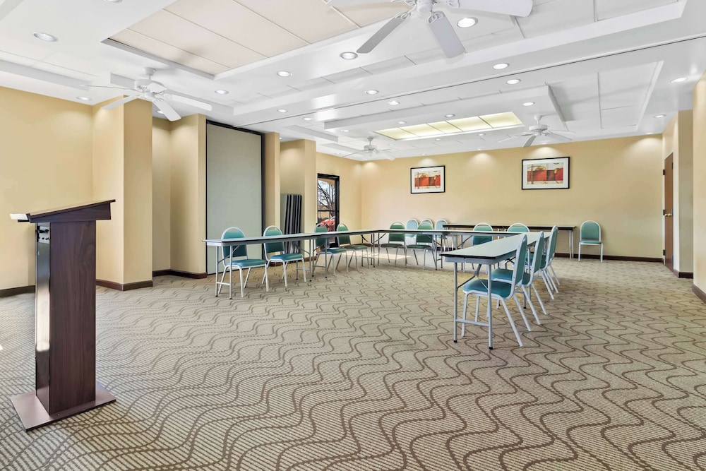 Comfort Suites Lumberton North - photo 36