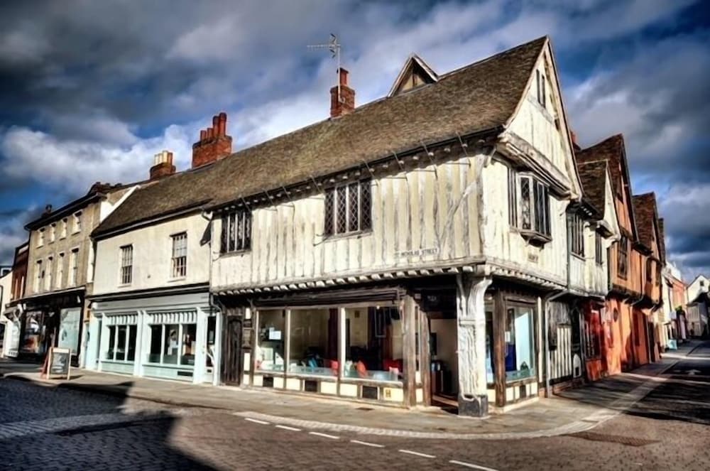 Captivating Tudor 2 Bedroom Apartment in Ipswich — 4-Star Luxury Hotel in Ipswich, United Kingdom