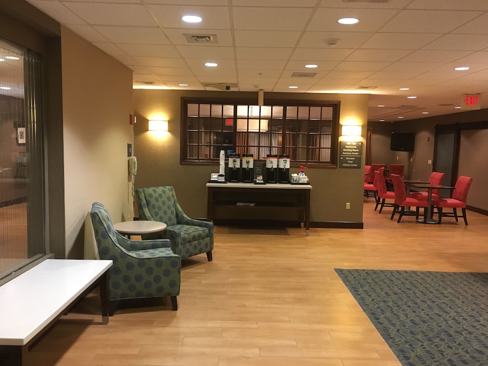 Hampton Inn Bedford - photo 2