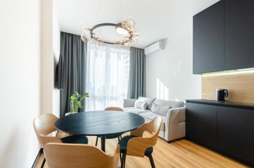 7 180 Yaroslaviv Grad Bulvarno Kudriavska 17 Kyiv centre Golden Gate metro nearby fantastic city view 15 kW backup power Petrovdom Apartment — 4-Star Luxury Hotel in Kyiv, Ukraine