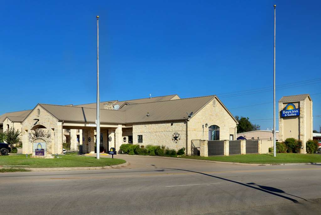 Days Inn & Suites by Wyndham Llano - photo 4