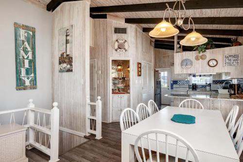 Brigantine by Oak Island Accommodations - photo 12
