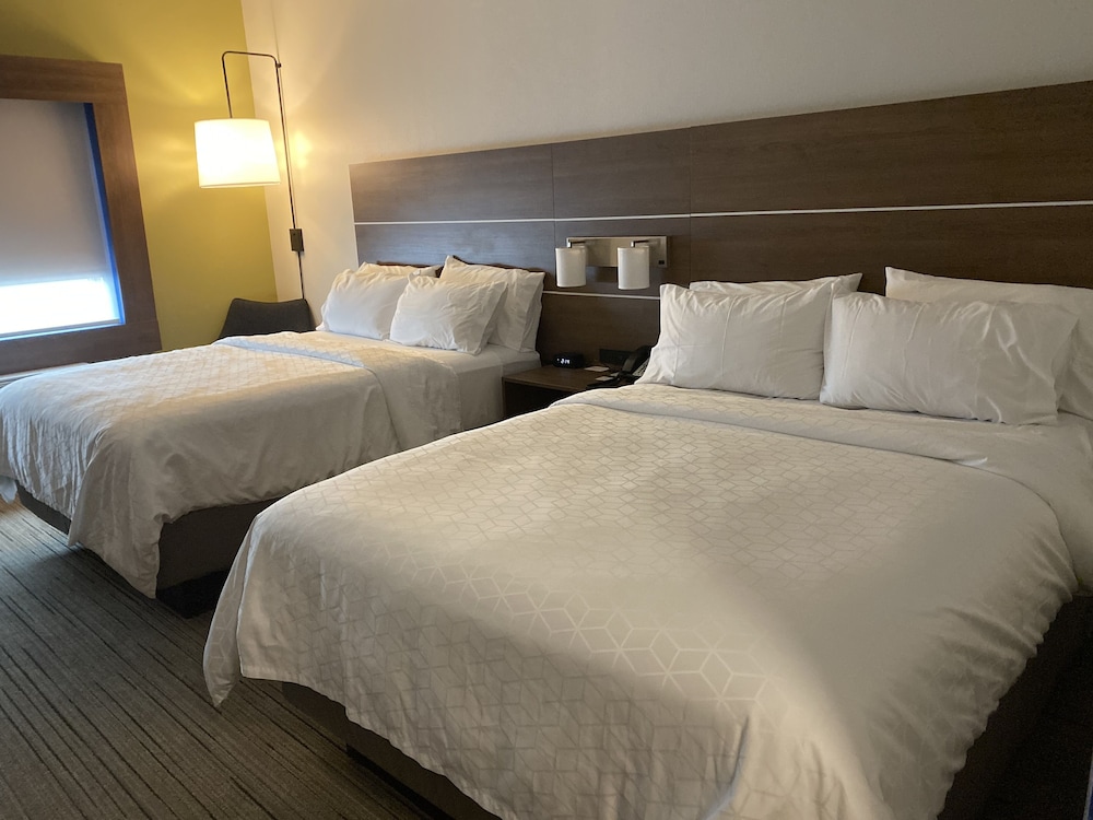 Holiday Inn Express & Suites Junction by IHG - photo 13