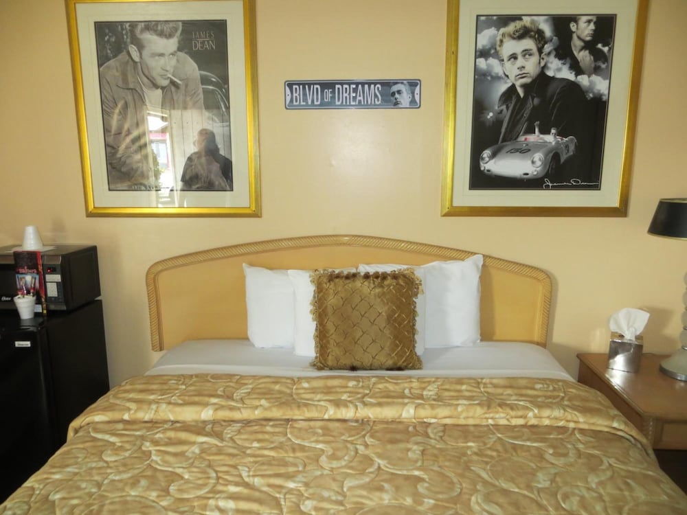 El Trovatore Motel - photo 24