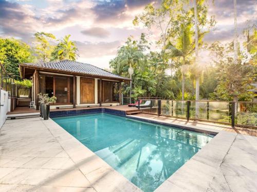 Pool Tennis and Cinema 7Beds Bali Inspired Retreat — 4-Star Luxury Hotel in Jindalee, Australia