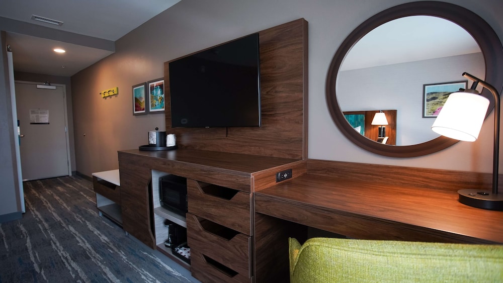 Hampton Inn & Suites St. Clairsville - photo 11
