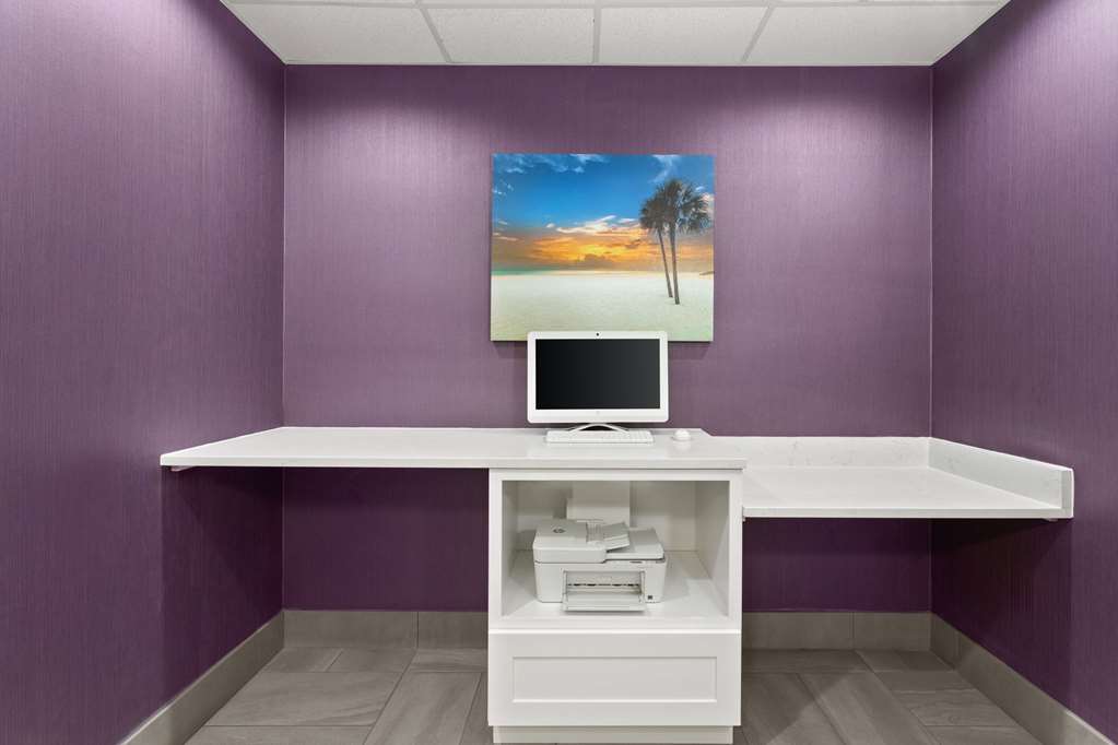 La Quinta Inn & Suites by Wyndham Ft. Pierce - photo 30