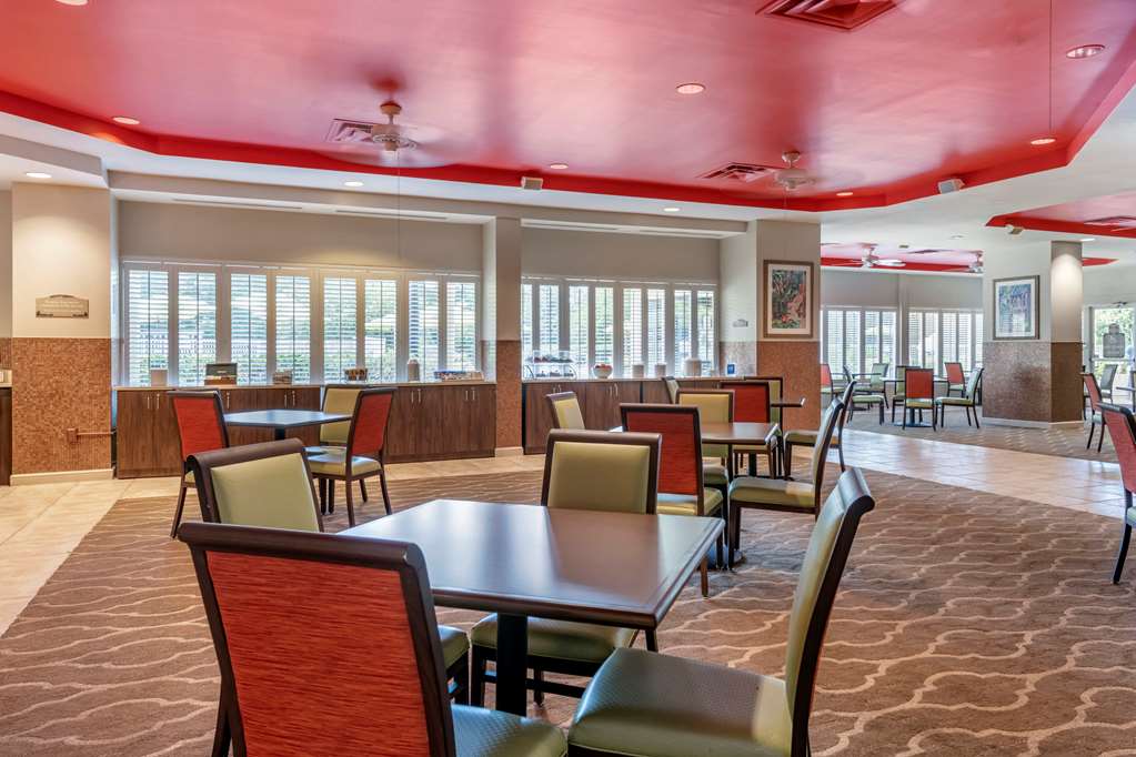Comfort Suites Maingate East - photo 36
