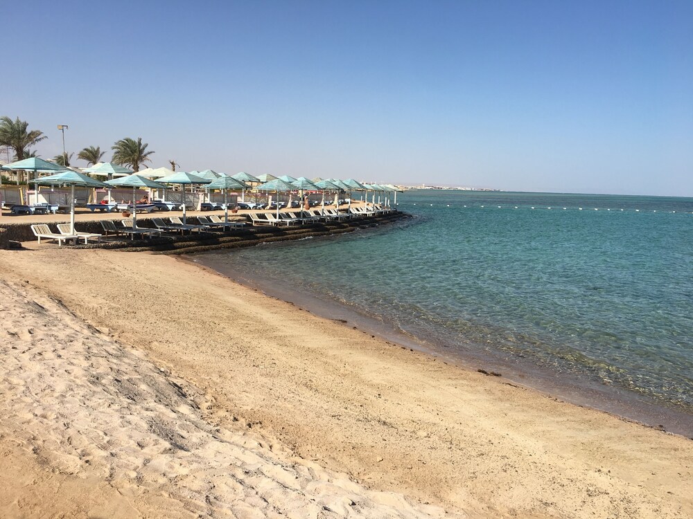 New DaVinci Beach & Diving Resort - carbon neutral hotel in Hurghada