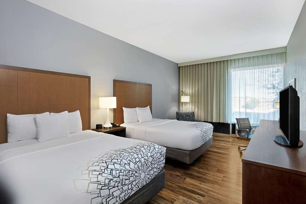 La Quinta Inn & Suites by Wyndham Kingman - photo 20