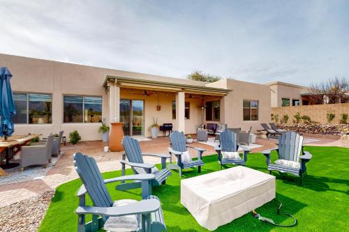 Pink Mountain Retreat in Oro Valley, United States