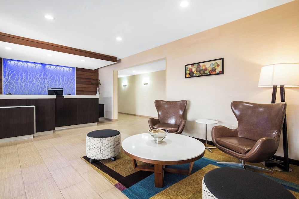 Fairfield Inn & Suites by Marriott Santa Fe - photo 2