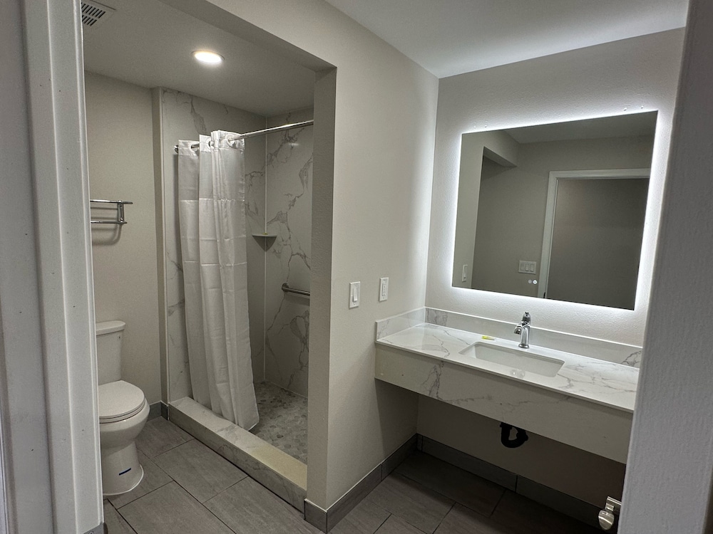Royale Inn Motel - photo 15