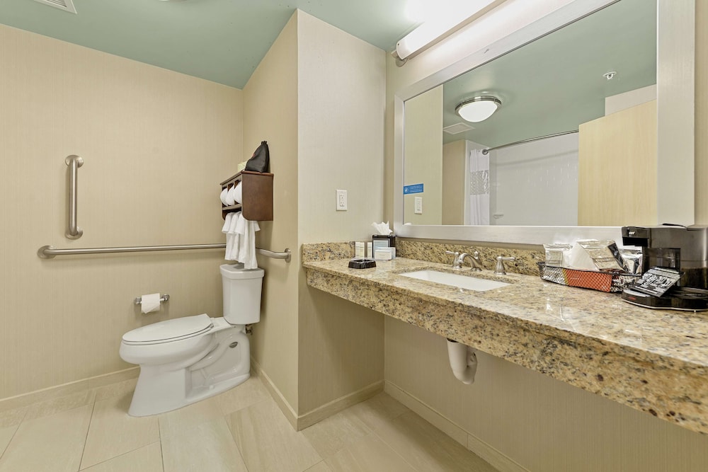 Hampton Inn & Suites Gulfport I 10 - photo 42