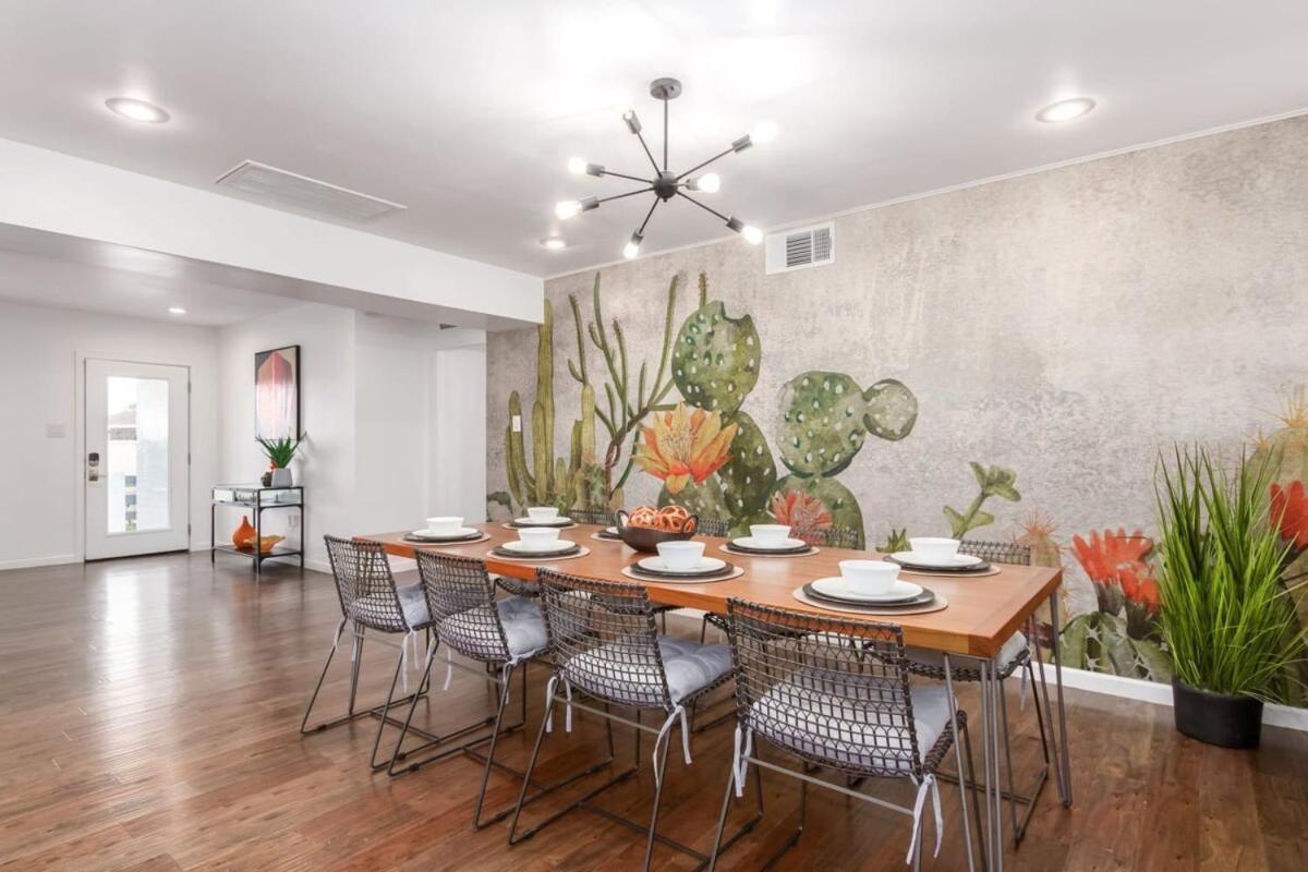 Old Town Family Retreat FREE Heated Pool Spa Putt Grn Gym in Scottsdale, United States