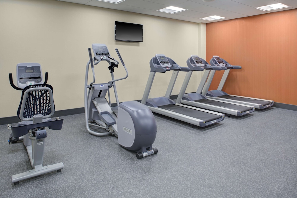 Hampton Inn and Suites Manchester - photo 29