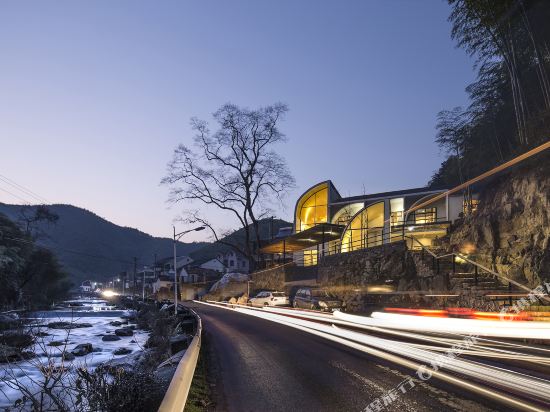 Qushe Yikeshu Hotel in Deqing, People's Republic of China