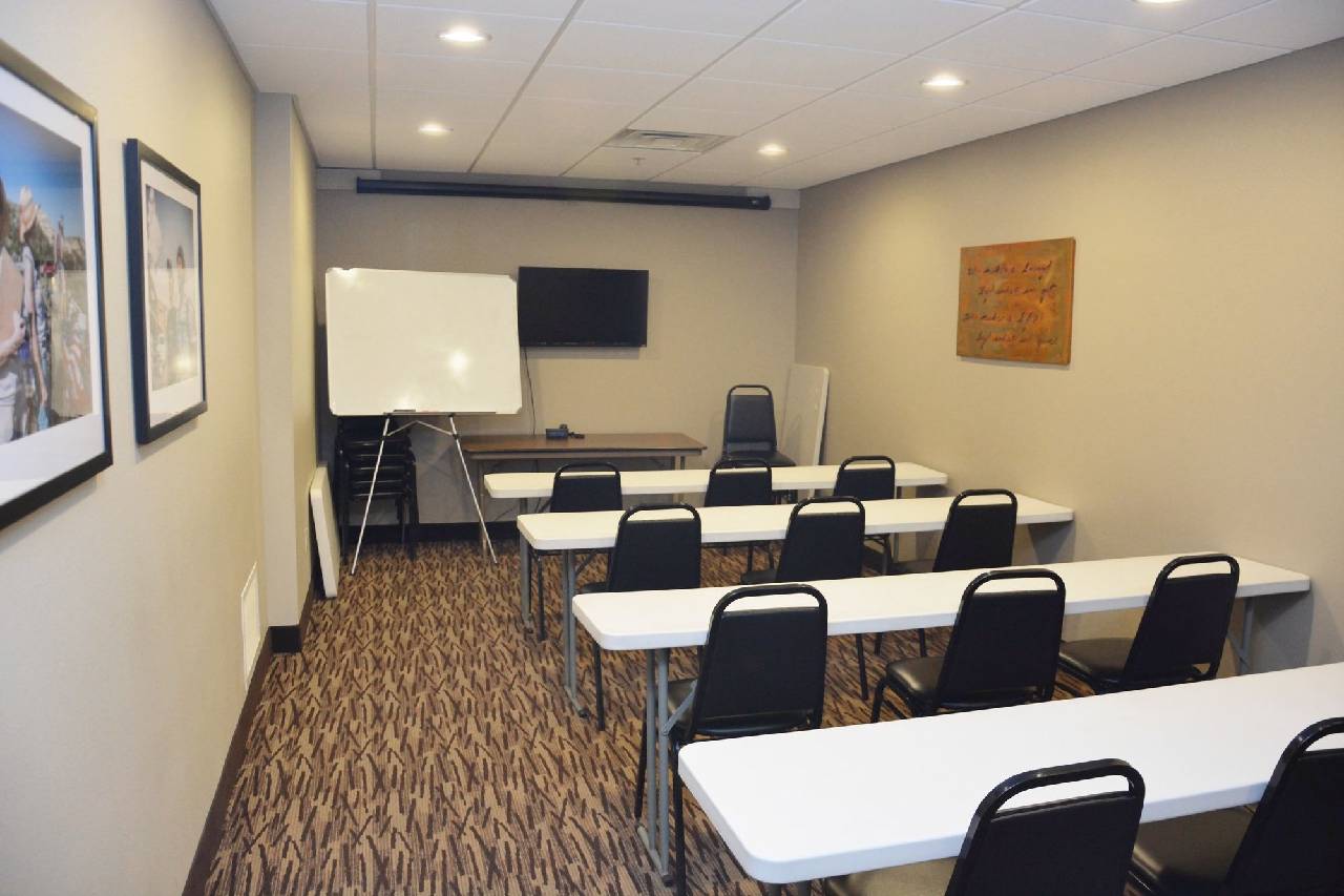 Roosevelt Inn and Suites - photo 34
