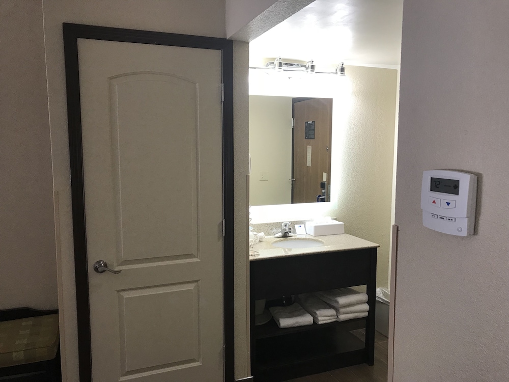 Holiday Inn Express London by IHG - photo 29