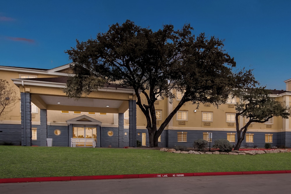 Quality Inn & Suites San Antonio Airport Stone Oak - photo 37