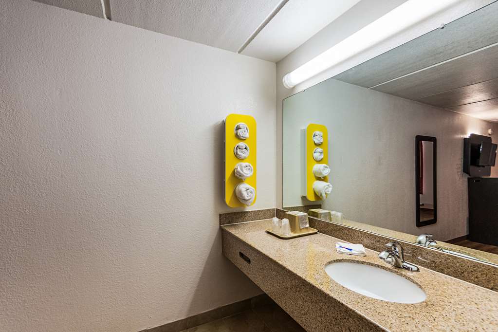 Motel 6 Cleveland TX - photo 15