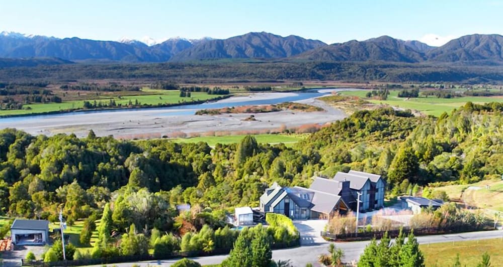 Rimu Lodge — 5-Star Luxury Hotel in Hokitika, New Zealand