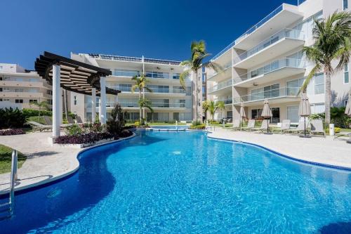 Punta Arena Beach Pool WiFi Jacuzzi — 4-Star Luxury Hotel in Acapulco De Juarez, Mexico