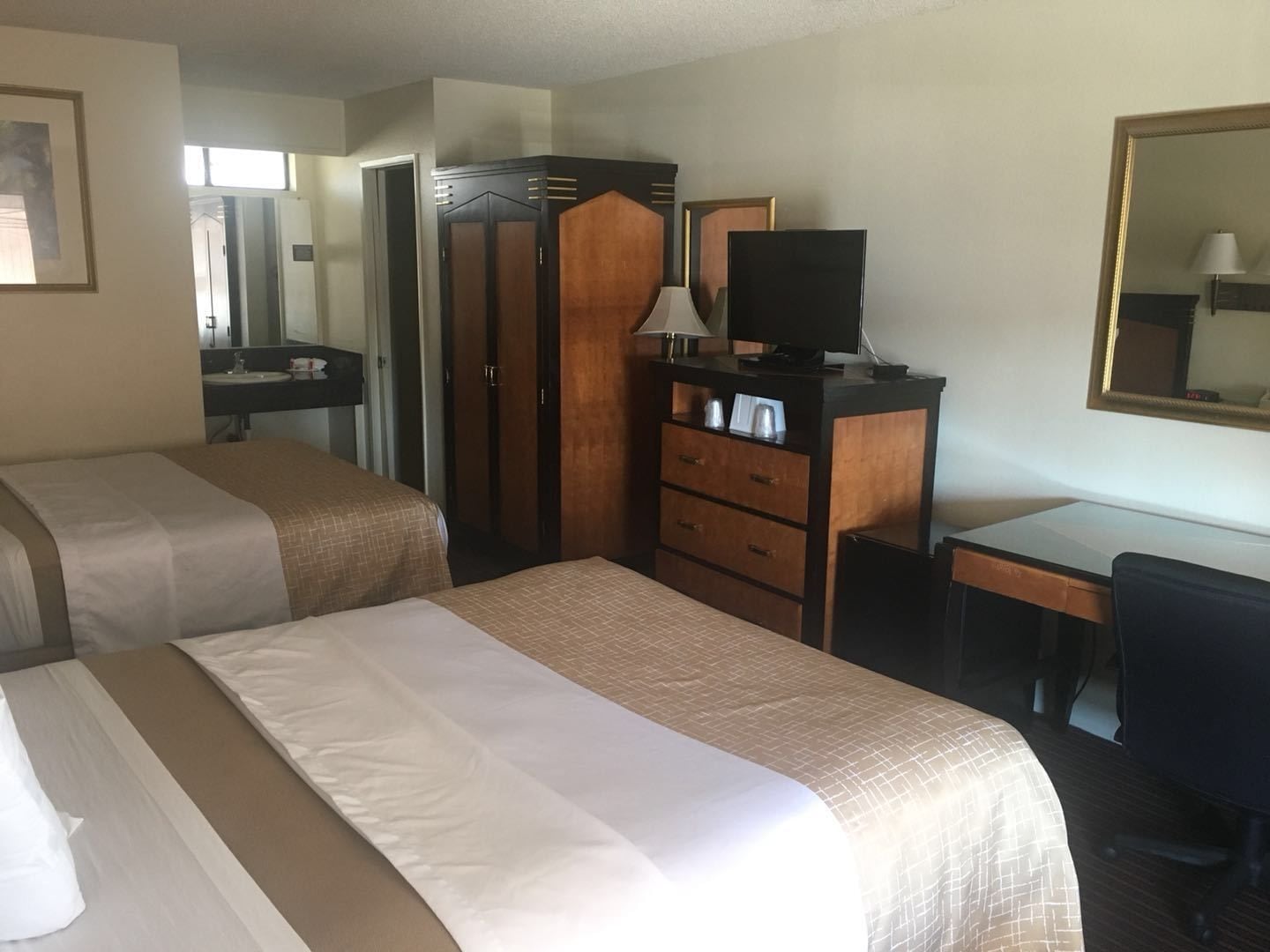 Travelodge by Wyndham Buena Park - photo 6