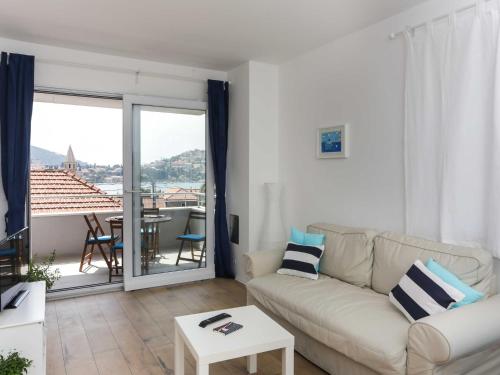 Apartments Villa Karmen Two Bedroom Apartment with Balcony and Sea View Lu i