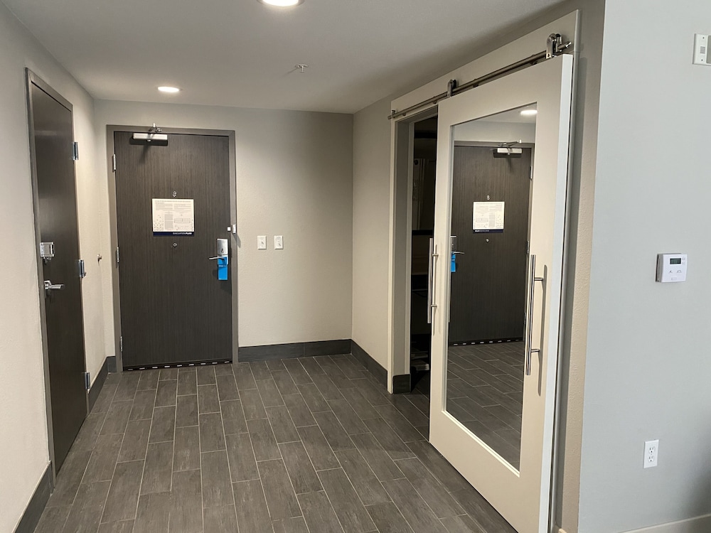 Hampton Inn El Reno - photo 17