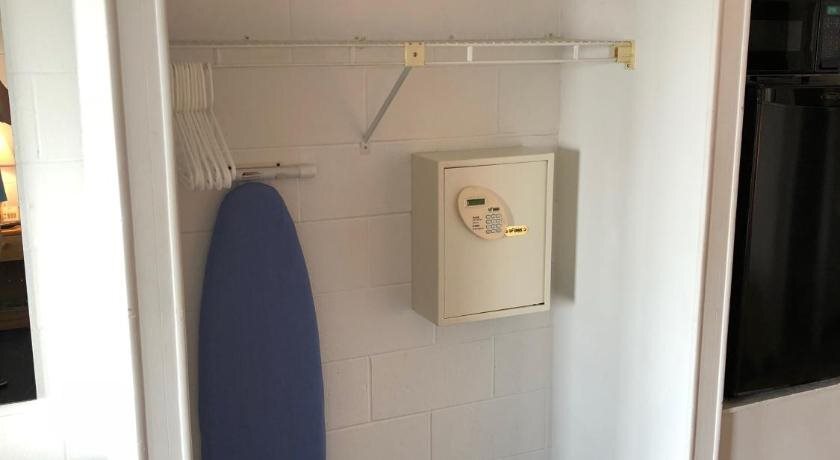 Beachcomber Motel - photo 4