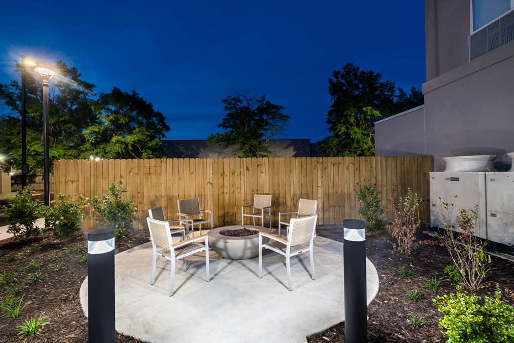 La Quinta Inn & Suites by Wyndham Mobile - photo 57