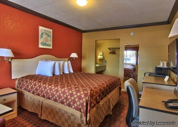 Rodeway Inn Capitol - photo 5